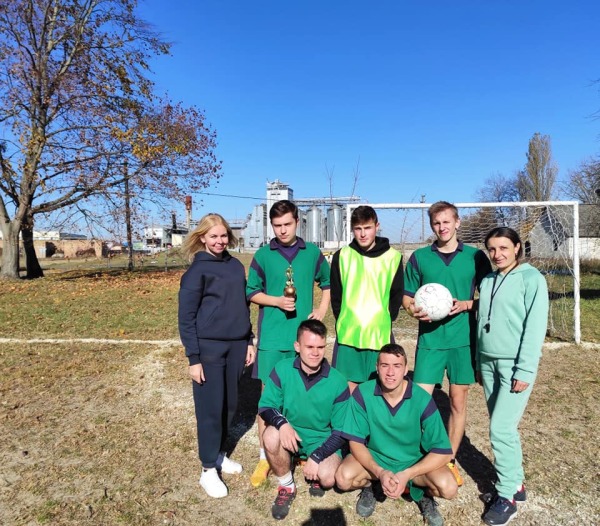 249018119_2378775668920132_4765508616130962121_n